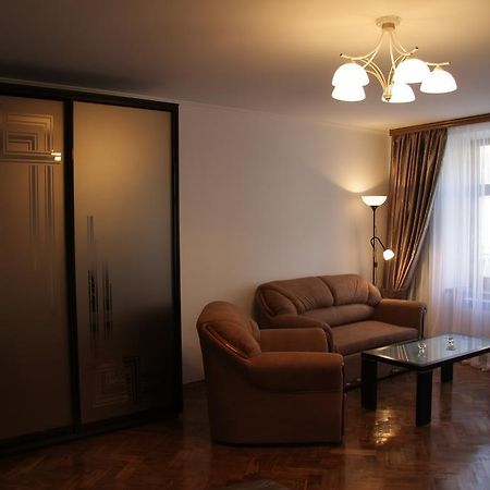 Apartment On Virmenska Street 2 إلفيف المظهر الخارجي الصورة