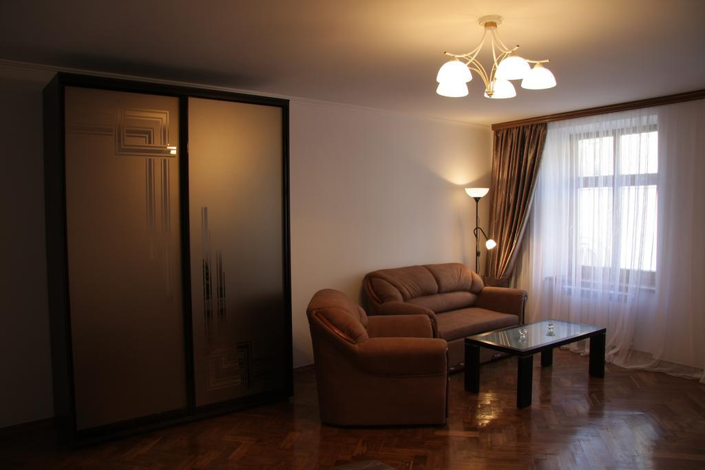 Apartment On Virmenska Street 2 إلفيف المظهر الخارجي الصورة