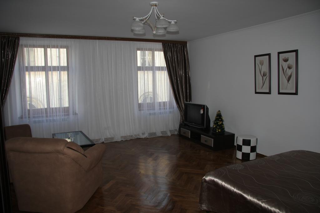 Apartment On Virmenska Street 2 إلفيف المظهر الخارجي الصورة